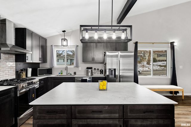 1720 W WILLOW WOOD Drive, Peoria, IL 61614