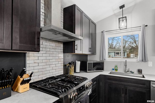 1720 W WILLOW WOOD Drive, Peoria, IL 61614