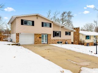 1720 W WILLOW WOOD Drive, Peoria, IL 61614