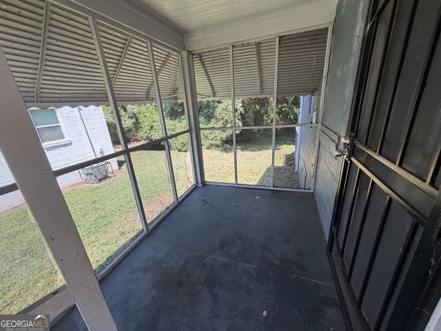 2557 Loghaven Drive NW, Atlanta, GA 30318