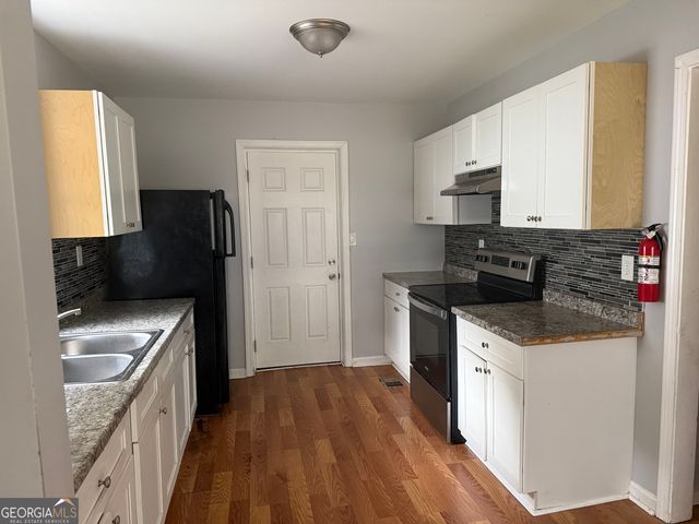 2557 Loghaven Drive NW, Atlanta, GA 30318