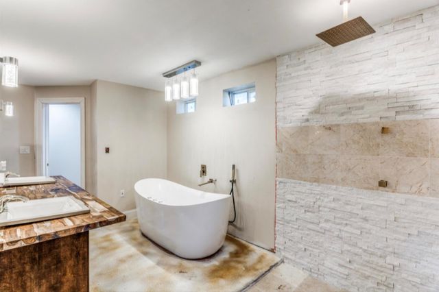 610 Pleasant Grove RD, Elgin, TX 78621