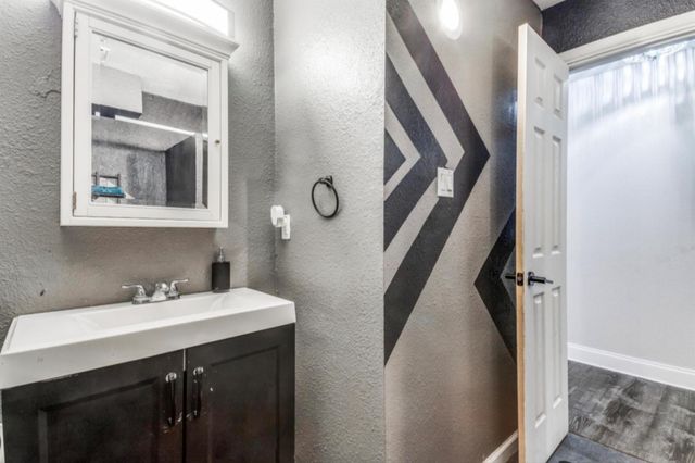 610 Pleasant Grove RD, Elgin, TX 78621