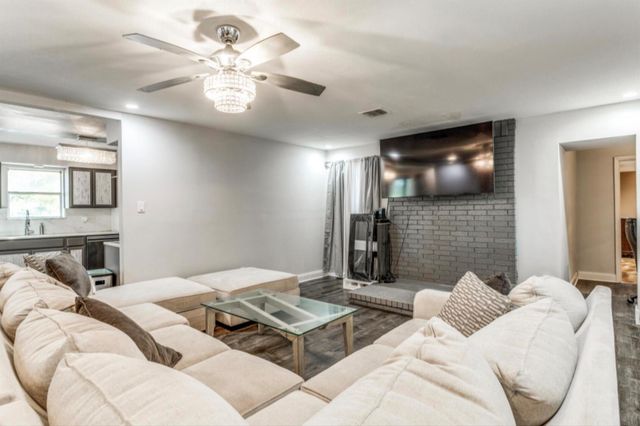 610 Pleasant Grove RD, Elgin, TX 78621