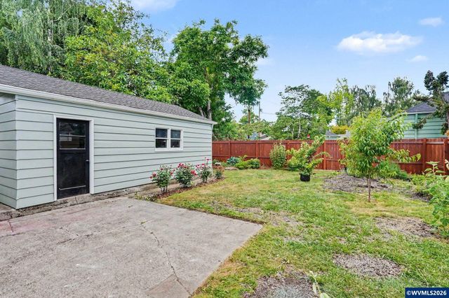 1435 17th St NE, Salem, OR 97301