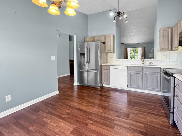 6002 Poinsettia Cove, Evansville, IN 47715