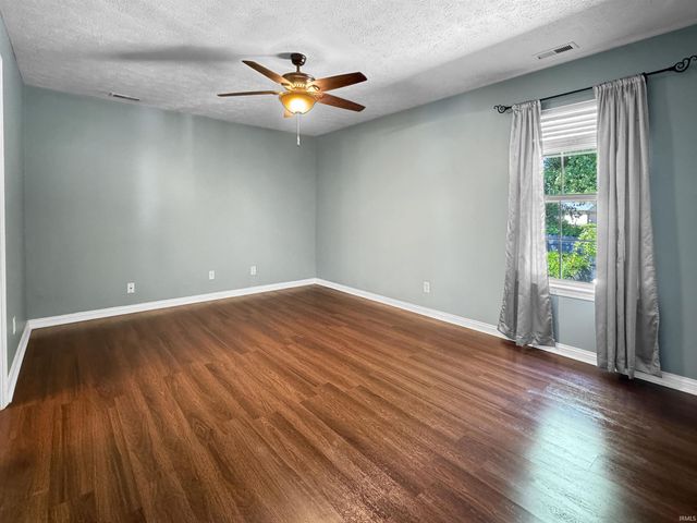 6002 Poinsettia Cove, Evansville, IN 47715