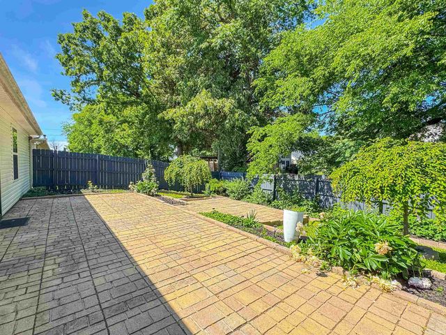 6002 Poinsettia Cove, Evansville, IN 47715