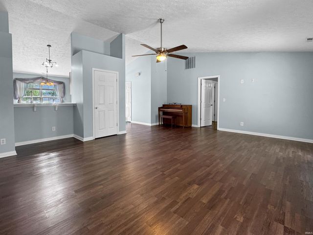 6002 Poinsettia Cove, Evansville, IN 47715