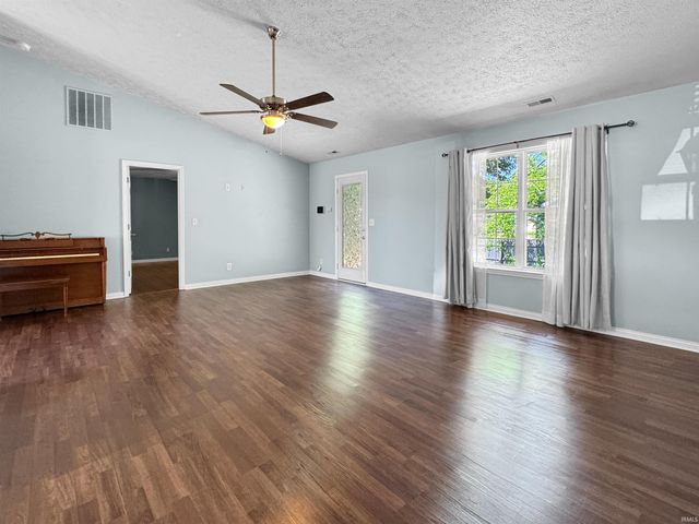6002 Poinsettia Cove, Evansville, IN 47715