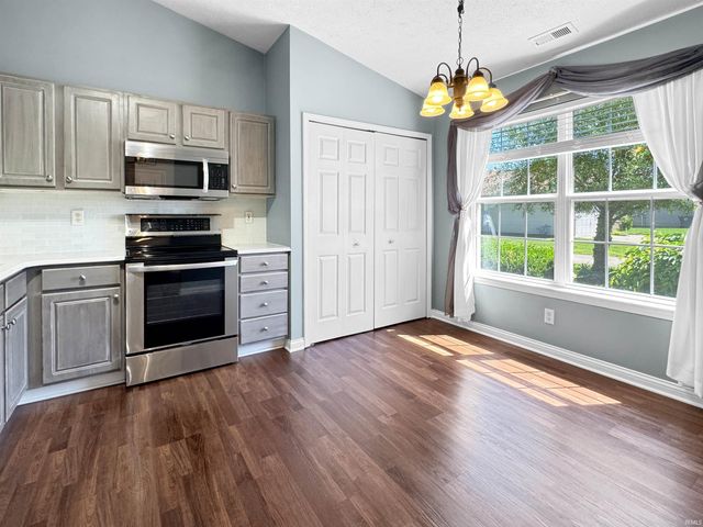 6002 Poinsettia Cove, Evansville, IN 47715