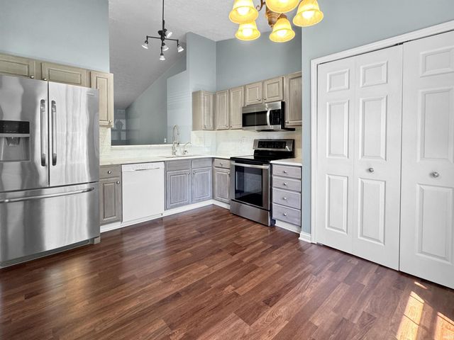 6002 Poinsettia Cove, Evansville, IN 47715