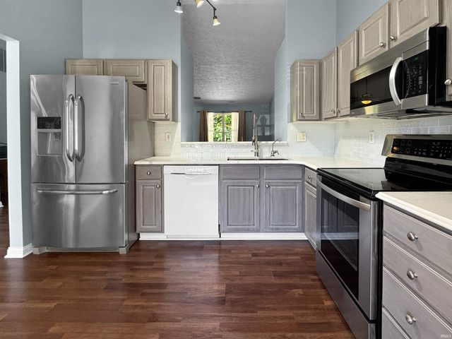 6002 Poinsettia Cove, Evansville, IN 47715