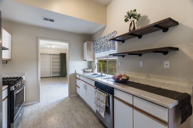 7200 Whippoorwill Lane NE, Albuquerque, NM 87109