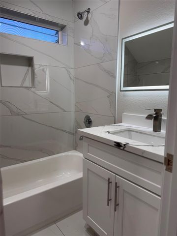 4406 Oats Street C, Houston, TX 77020