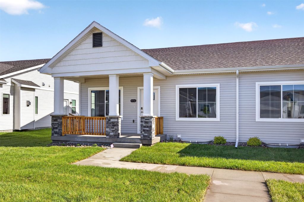 9716 Regatta Lane, Johnston, IA 50131