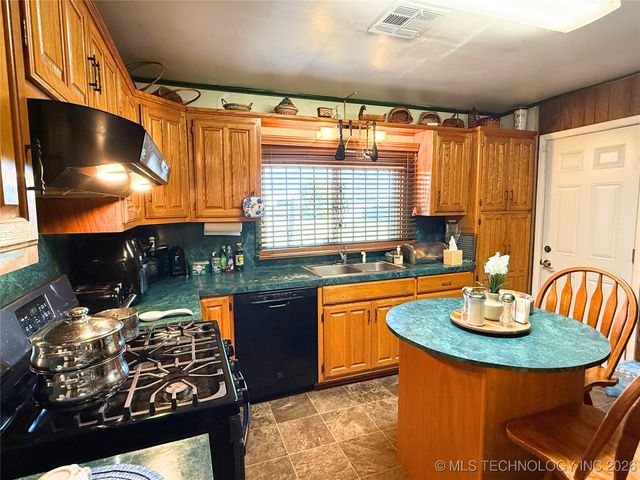 2231 E 32nd Place N, Tulsa, OK 74105