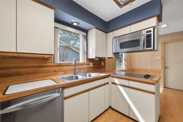 1722 Shannon Valley Drive, Houston, TX 77077