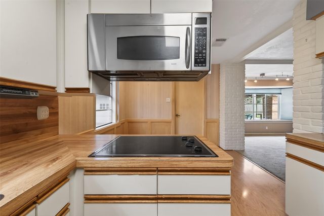 1722 Shannon Valley Drive, Houston, TX 77077