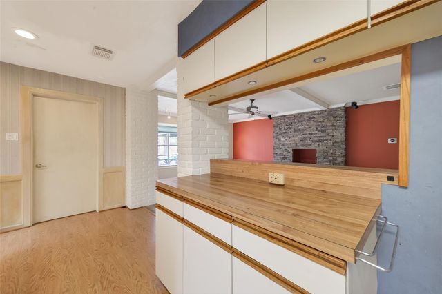 1722 Shannon Valley Drive, Houston, TX 77077