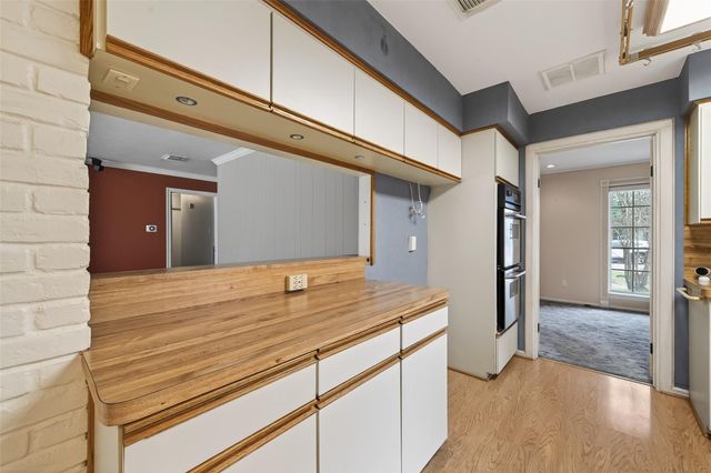 1722 Shannon Valley Drive, Houston, TX 77077