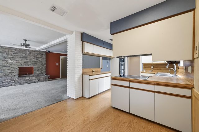 1722 Shannon Valley Drive, Houston, TX 77077