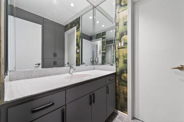 1722 Shannon Valley Drive, Houston, TX 77077