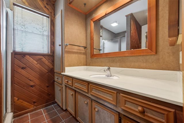 1722 Shannon Valley Drive, Houston, TX 77077