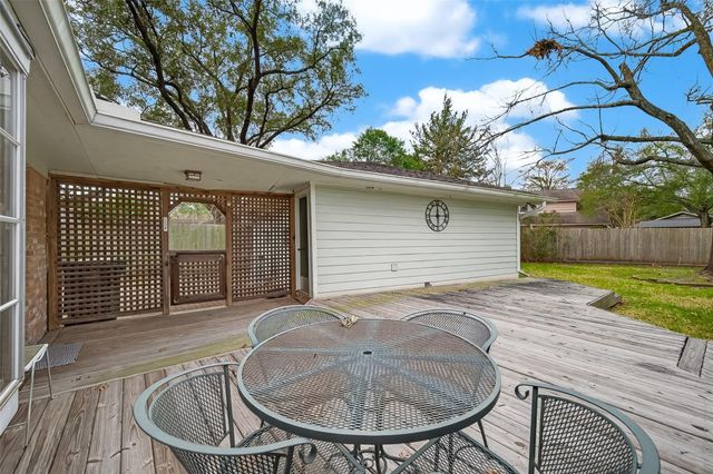 1722 Shannon Valley Drive, Houston, TX 77077