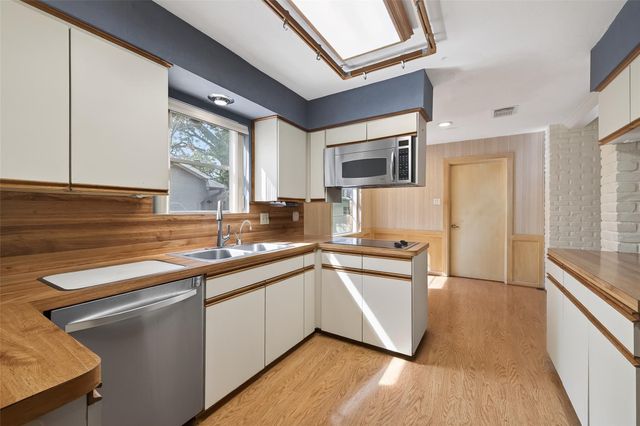 1722 Shannon Valley Drive, Houston, TX 77077