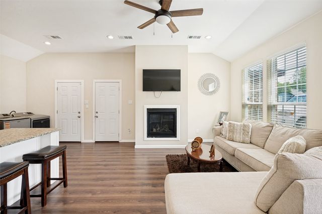 343 N Morris Street, Gainesville, TX 76240
