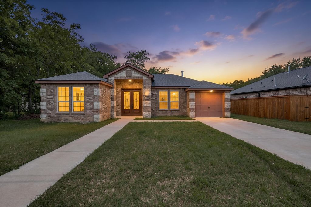 343 N Morris Street, Gainesville, TX 76240