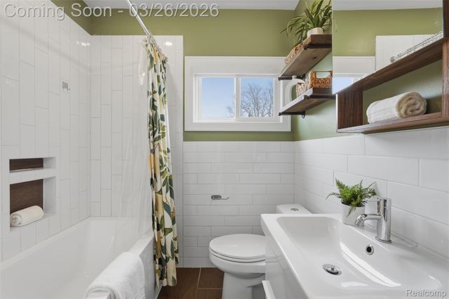 1935 Nakota Road, Royal Oak, MI 48073