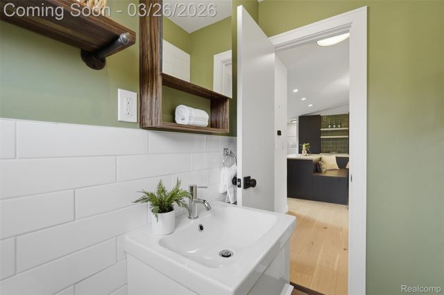 1935 Nakota Road, Royal Oak, MI 48073