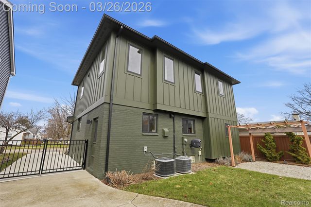 1935 Nakota Road, Royal Oak, MI 48073