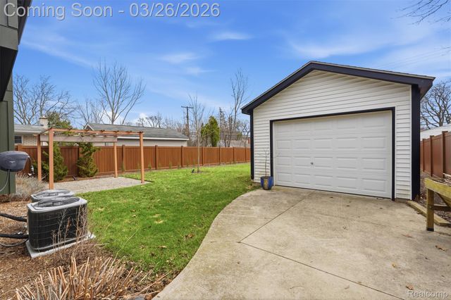 1935 Nakota Road, Royal Oak, MI 48073