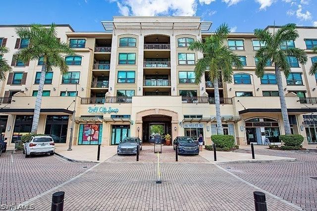 2920 Cypress Trace CIR 204, Naples, FL 34119
