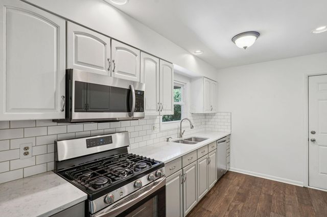 598 Latham Court, Columbus, OH 43214
