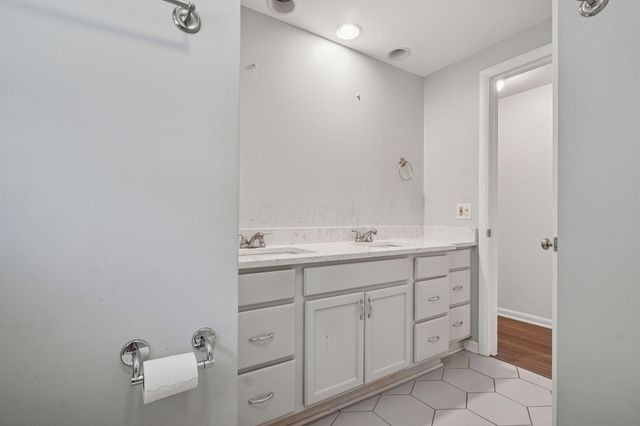 598 Latham Court, Columbus, OH 43214