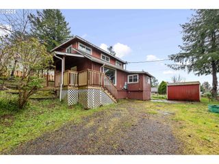 883 E 11TH St, Coquille, OR 97423