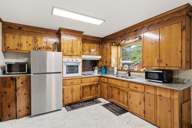 1133 Summertown Hwy, Hohenwald, TN 38462