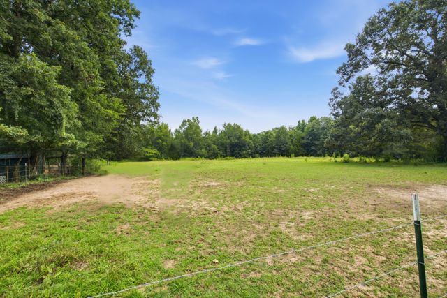 1133 Summertown Hwy, Hohenwald, TN 38462