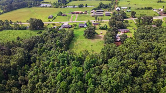 1133 Summertown Hwy, Hohenwald, TN 38462
