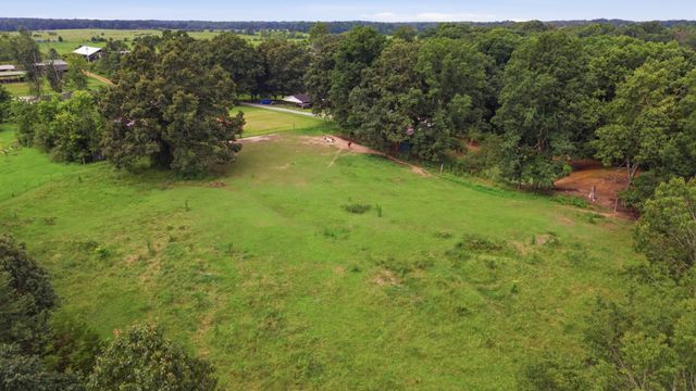 1133 Summertown Hwy, Hohenwald, TN 38462