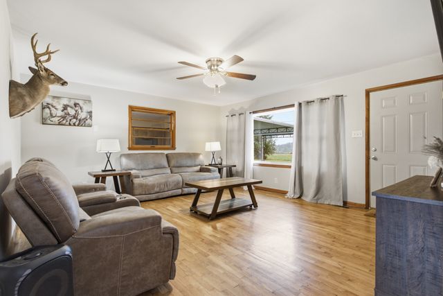 1133 Summertown Hwy, Hohenwald, TN 38462