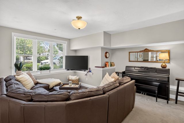 53 Boatwrights Loop, Plymouth, MA 02360