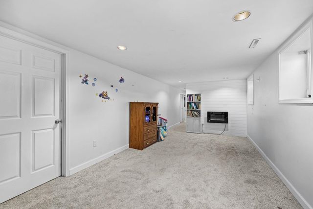 605 8th St NW, Minot, ND 58703