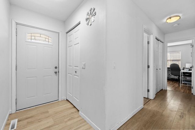 605 8th St NW, Minot, ND 58703
