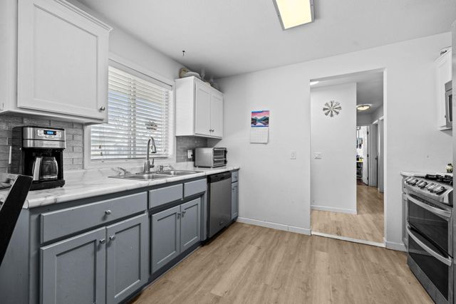 605 8th St NW, Minot, ND 58703