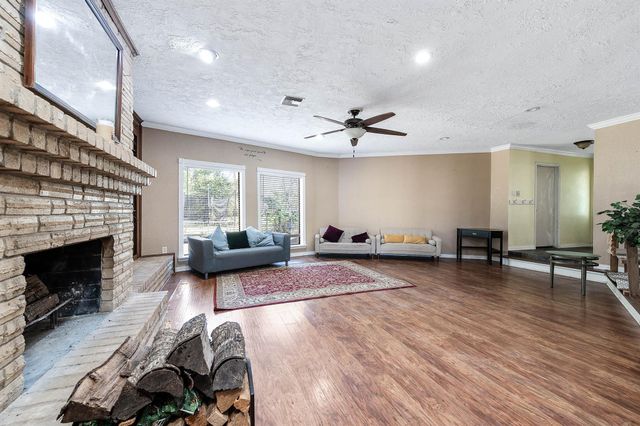 10 Kenny Court, Alvin, TX 77511